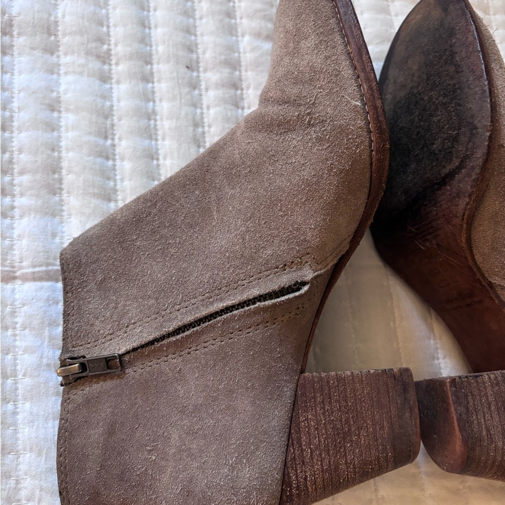 : : MADEWELL Tan Suede Leather Ankle Boots : : - Picture 12 of 15